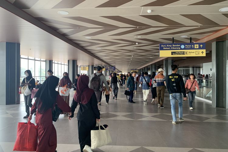stasiun tanah abang baru rute, peron jalur kereta di stasiun tanah abang baru, titik peron jalur di stasiun tanah abang baru, peron arah manggarai di stasiun tanah abang baru, peron arah rangkasbitung di stasiun tanah abang baru, Daftar Peron Stasiun Tanah Abang Terbaru, Jangan Sampai Salah, 1. Peron jalur satu, 2. Peron jalur dua, 3. Peron jalur tiga, 4. Peron jalur lima dan enam