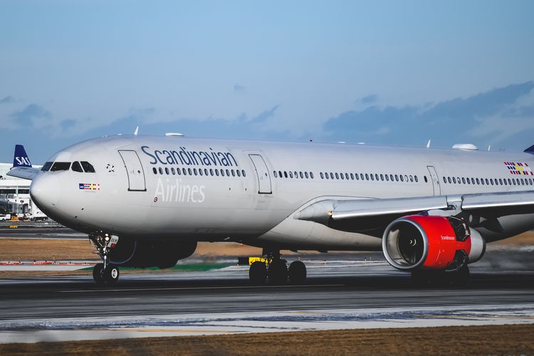 maskapai penerbangan, avtur, 7 Maskapai yang Naikkan Tarif dan Kurangi Rute, Imbas Harga Avtur Naik, 1. Scandinavian Airlines, 2. United Airlines, 3. Vietnam Airlines, 4. Air New Zealand, 5. AirAsia X, 6. JAL dan ANA, 7. Batik Air Malaysia