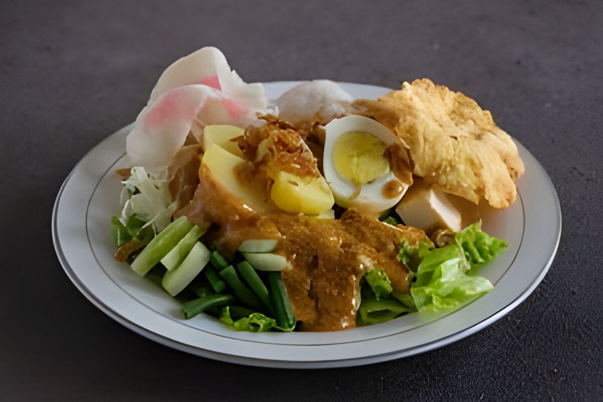 cara bikin bumbu kacang, gado-gado, bumbu kacang tahan lama, bumbu gado gado, Cara Bikin Bumbu Kacang Gado-gado yang Kental Wangi dan Tak Mudah Basi, 1. Pilih Kacang Tanah Segar dan Goreng Sendiri, 2. Tambahkan Santan untuk Kekayaan Tekstur, 3. Gunakan Gula Merah untuk Rasa dan Warna, 4. Tambahkan Air Asam Sebagai Pengawet Alami, 5. Masak Hingga Betul-betul Meletup