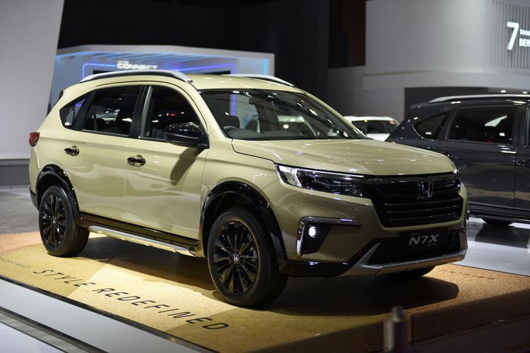 LSUV, Daihatsu Rocky, Toyota, Harga LSUV, Suzuki XL7, Adu Harga LSUV Baru per November 2025, Siapa yang Paling Terjangkau?