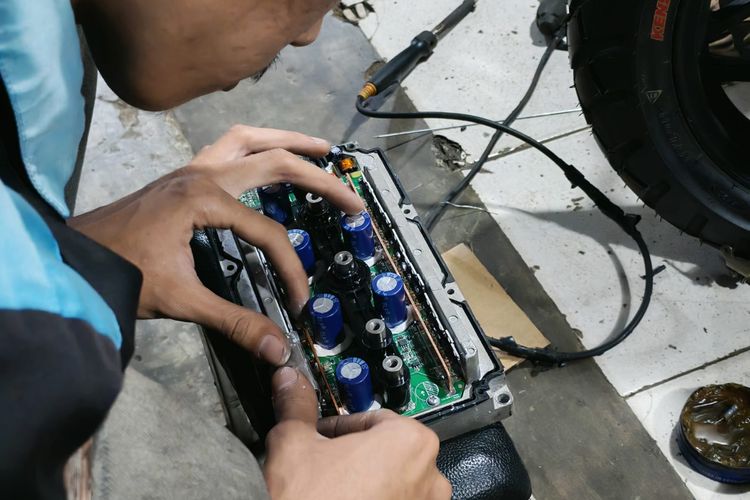 Motor Listrik, baterai, Saran Bengkel Spesialis: Motor Listrik Servis Setiap 6 Bulan