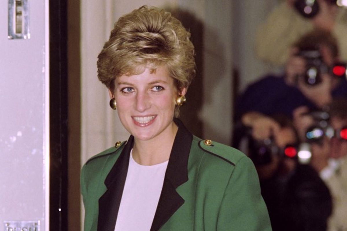 Putri Diana, princess diana, jaket varsity, jaket varsity diana, diana philadelphia eagles, princess diana philadelphia eagles, fashion putri diana, busana putri diana, Jaket Ikonis Putri Diana Kembali Dijual, Harga mulai Rp 6,5 Juta