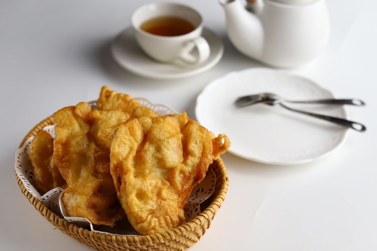 adonan tepung pisang goreng, resep pisang goreng, resep pisang goreng renyah dan garing, camilan pisang renyah, cara goreng pisang crispy, tepung gorengan tahan lama, Ini Racikan Tepung Pisang Goreng, Kriuk Maksimal Meski Dingin, Kunci Pisang Goreng Tetap Renyah, 1. Pilih Jenis Tepung Terigu yang Tepat, 2. Tambahkan Tepung Jagung untuk Kerenyahan Tahan Lama, 3. Tambahan Telur dalam Adonan, 4. Baking Powder untuk Efek Bergelembung, 5. Gunakan Minyak Panas dan Pisang Terendam Sempurna, Tips untuk Hasil Pisang Goreng Tetap Kriuk