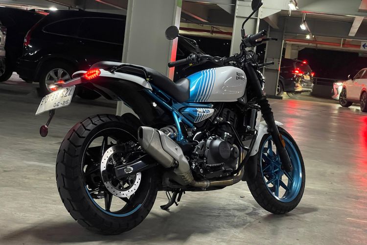 motor naked, Royal Enfield, tes lengkap, Royal Enfield Guerrilla 450, royal enfield, Tes lengkap Royal Enfield Guerrilla 450, Tes Lengkap Royal Enfield Guerrilla 450, Desain sampai Biaya Servis, Desain Royal Enfield Guerrilla 450, Spesifikasi dan Fitur Royal Enfield Guerrilla 450, Rasa Berkendara Royal Enfield Guerrilla 450, Biaya Kepemilikan Royal Enfield Guerrilla 450
