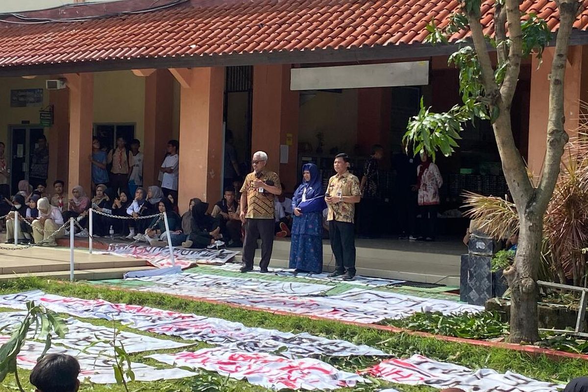 konten porno, Konten porno AI, deepfake AI, deepfake AI porno di semarang, Chiko Radityatama Agung Putra, SMA 11 Semarang, SMA Negeri 11 Semarang, Tuntut Keadilan Kasus Konten Porno AI, Pelajar SMA 11 Semarang Gelar Demo Jilid II, Aksi Jilid II Digelar di Tertutup, Demo Juga Berisi Desakan Lengserkan Kepala Sekolah, Kepala Sekolah Bantah Abaikan Korban, Kronologi Kasus Konten Porno AI Chiko