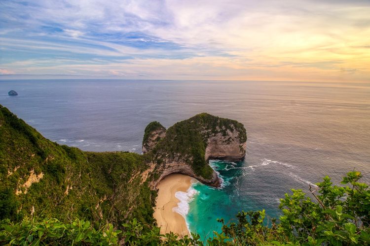 nusa penida, pantai kelingking, pembangunan lift kaca di pantai kelingking, Viral Video Proyek Pembangunan Lift Kaca, Pantai Kelingking Jadi Sorotan