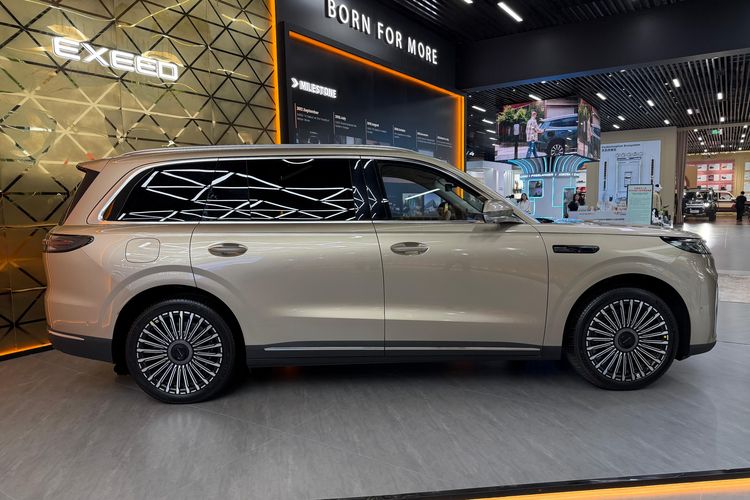 Exeed ET8, Range Rover, Chery Exeed ET8: SUV 1.400 Km Hybrid, Akankah Masuk Pasar Indonesia?
