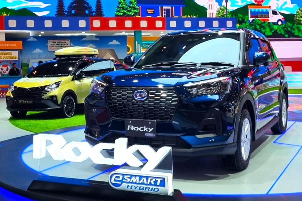 teknologi hybrid, harga terjangkau, GIIAS 2025, Daihatsu Rocky Hybrid, Harga Daihatsu Rocky Hybrid Naik Jadi Rp 299,850 Juta, Ini Alasannya