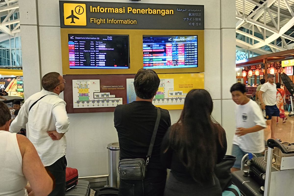 penerbangan, cuaca buruk, Lombok, Surabaya, Bali, cuaca ekstrem, Bandara Ngurah Rai Bali Alihkan 5 Penerbangan ke Lombok dan Surabaya Akibat Cuaca Buruk, Beberapa Penerbangan Ditunda atau Dialihkan ke Bandara Lain, Cuaca Ekstrem, Bandara Berkoordinasi dengan Pihak Terkait, Posko Nataru 2025, Peningkatan Pergerakan Penumpang dan Pesawat, Peringatan Dini Cuaca Ekstrem dari BBMKG Denpasar