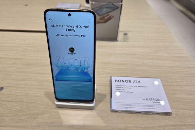Honor, baterai jumbo, Honor X7d, Saya Buka Kotak Honor X7d Harga Rp 4,5 Juta, Isinya Ternyata Selengkap Ini, Unboxing Honor X7d: isi kotak super lengkap, Bodi terasa ringan dan tipis, Layar 120 Hz bikin scrolling mulus, Kamera 108 MP dan tombol AI khusus