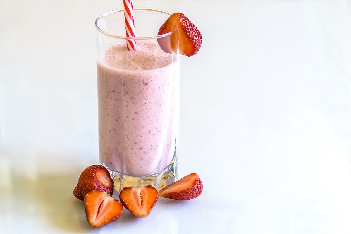 camilan diet, cemilan diet, camilan diet rendah kalori, resep camilan diet rendah kalori, snack rendah kalori, 5 Camilan Diet Rendah Kalori Setelah Makan Banyak di Hari Lebaran, 1. Smoothies buah dengan susu almond, 2. Kembang kol panggang, 3. Granola chewy, 4. Yoghurt parfait , 5. Potongan apel dan kacang kenari