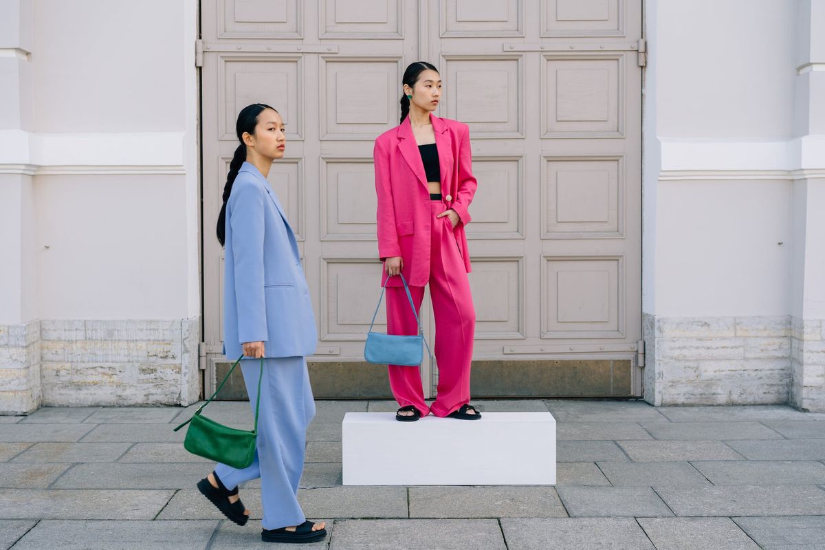 zodiak libra, zodiak leo, zodiak paling fashionable, zodiak paling stylish, zodiak fashionable, zodiak paling modis, zodiak tampil effortless, 6 Zodiak yang Paling Modis dan Fashionable Menurut Astrologi, 1. Libra – seimbang dan elegan, 2. Leo – berani dan menarik perhatian, 3. Taurus – elegan dan nyaman, 4. Aquarius – unik dan inovatif, 5. Gemini – fleksibel dan trendy, 6. Virgo – detail-oriented dan rapi