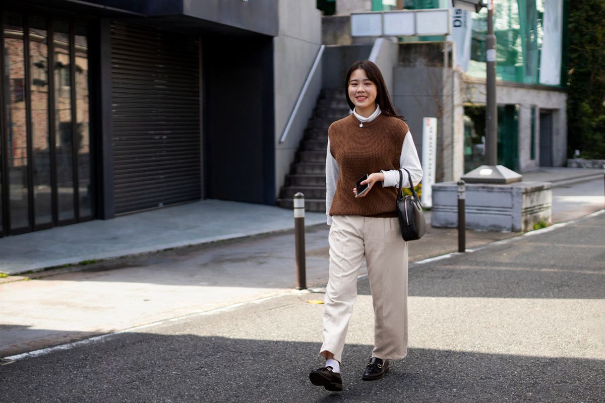 tren kebugaran, Japanese interval walking, jalan kaki, tren jalan kaki, Jalan Kaki Tak Perlu Ikut Tren, Ini Cara Menemukan yang Cocok, Dari kebiasaan sederhana jadi tren yang “ramai aturan”, Ketika terlalu fokus pada tren, kita lupa mendengar tubuh, Jalan kaki yang “tepat” bukan yang paling berat, Ada tanda tubuh nyaman, ada juga sinyal harus berhenti, Bukan soal cepat atau berat, tapi soal bertahan