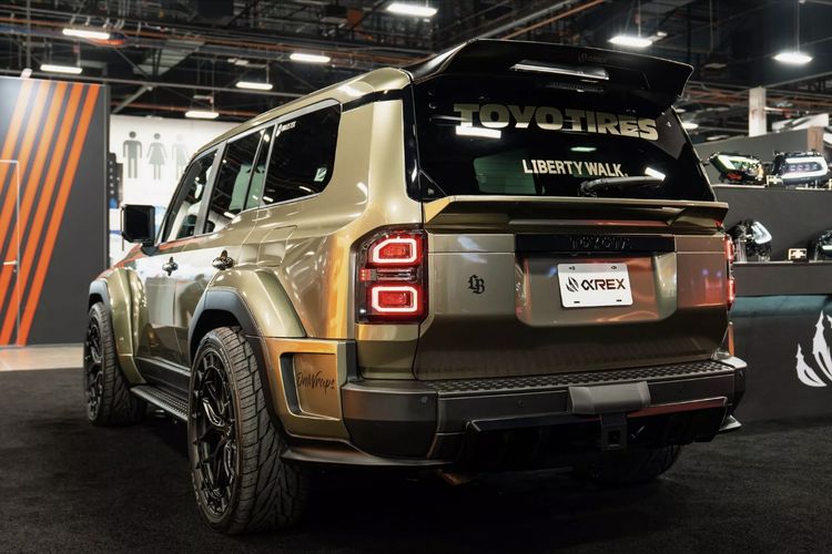 modifikasi, Liberty Walk, Land Cruiser, bodykit, Modifikasi mobil, Modifikasi Land Cruiser Jadi Lebih Agresif: Pakai Bodykit Liberty Walk