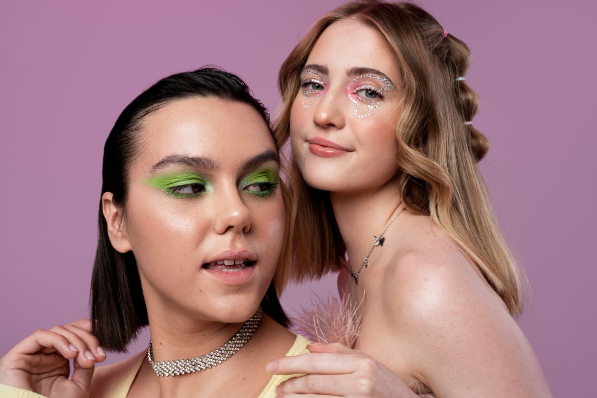 Rekomendasi Makeup, Brave Pink, Hero Green, brave pink hero green, brave pink dan hero green adalah, rekomendasi makeup pink dan hijau, makeup nuansa pink dan hijau, Rekomendasi Makeup Nuansa Pink dan Hijau ala Brave Pink Hero Green, Eyeshadow, Blush on nuansa pink, Lipstick, Makeup pink dan hijau jadi simbol gaya dan solidaritas