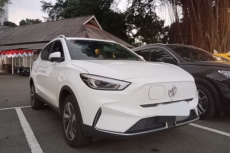 MG Motor Indonesia, MG 4 EV, MG ZS EV, mobil listrik, genangan air, banjir, Batas Aman Mobil Listrik Melewati Genangan Air
