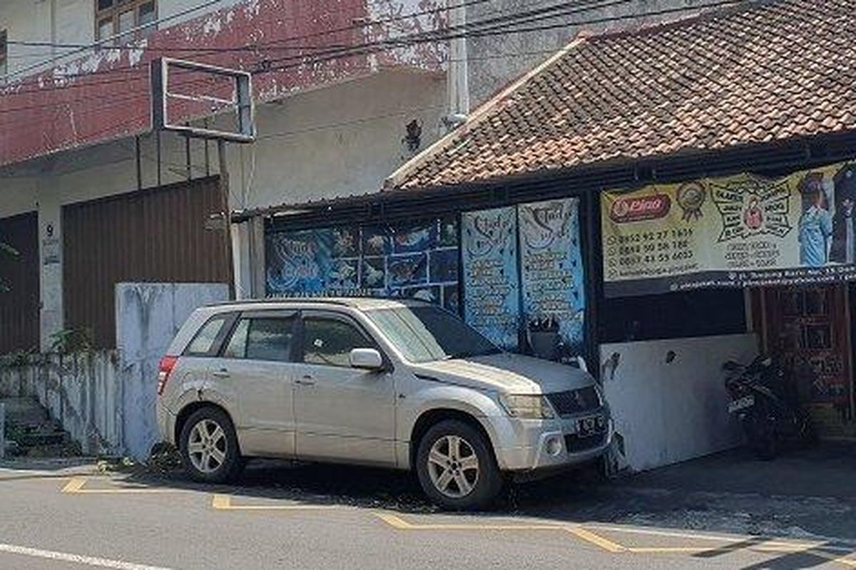 Kota Yogyakarta, Suzuki Grand Vitara, mobil Grand Vitara terparkir 2 tahun di baciro, pemilik mobil Grand Vitara terparkir 2 tahun di baciro, mobil terparkir 2 tahun di baciro, Terparkir 2 Tahun di Tepi Jalan, Terungkap Sosok Pemilik Mobil Grand Vitara yang Bikin Resah Warga