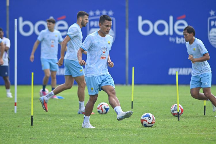 Dedi Kusnandar, Thom Haye, Bojan Hodak, Layvin Kurzawa, Persib Bandung, ACL 2, Cara Dedi Kusnandar Bersaing Sehat dengan Thom Haye di Skuad Persib