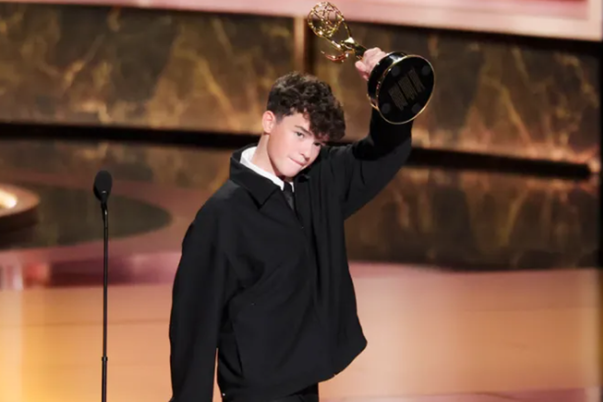 Netflix, Emmy Awards, Adolescence, Owen Cooper, Mengenal Owen Cooper, Peraih Emmy Termuda dalam Sejarah Berkat Serial Adolescence, Peran dan Penghargaan untuk "Adolescence", Pecahkan Rekor Usia dan Ucapan Terima Kasih, Momen di Karpet Merah dan Hadiah dari Jake Gyllenhaal, "Adolescence" Raih Penghargaan Bergengsi Lainnya, Profil Singkat Owen Cooper