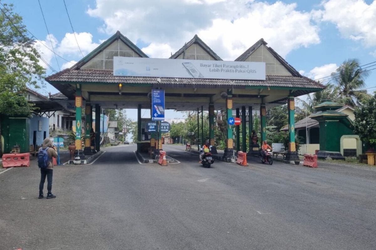 Pantai Parangtritis, parkir, Tak Mau Bayar Tiket, Banyak Kendaraan Ngebut Terobos Masuk Pantai Parangtritis