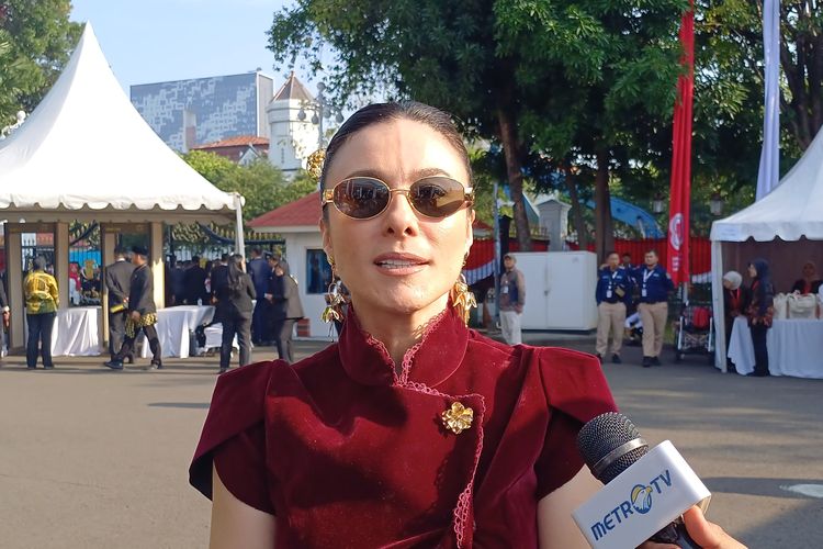 Wulan Guritno, istana merdeka, kemerdekaan Indonesia, upacara 17 agustus 2022, HUT ke 80 Indonesia, baju wulan guritno, busana wulan guritno, Wulan Guritno Anggun Berkebaya Merah di Upacara HUT Ke-80 RI di Istana Merdeka
