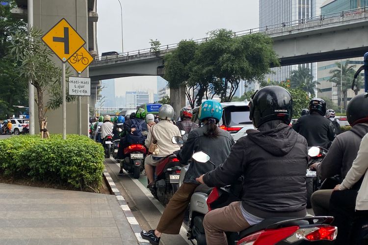 aksi mahasiswa, Gedung DPR, Semanggi, Jalan Gatot Subroto, pengalihan arus lalu lintas, BEM SI, BEM SI Gelar Demo di Depan Gedung DPR, Hindari Ruas Jalan Ini