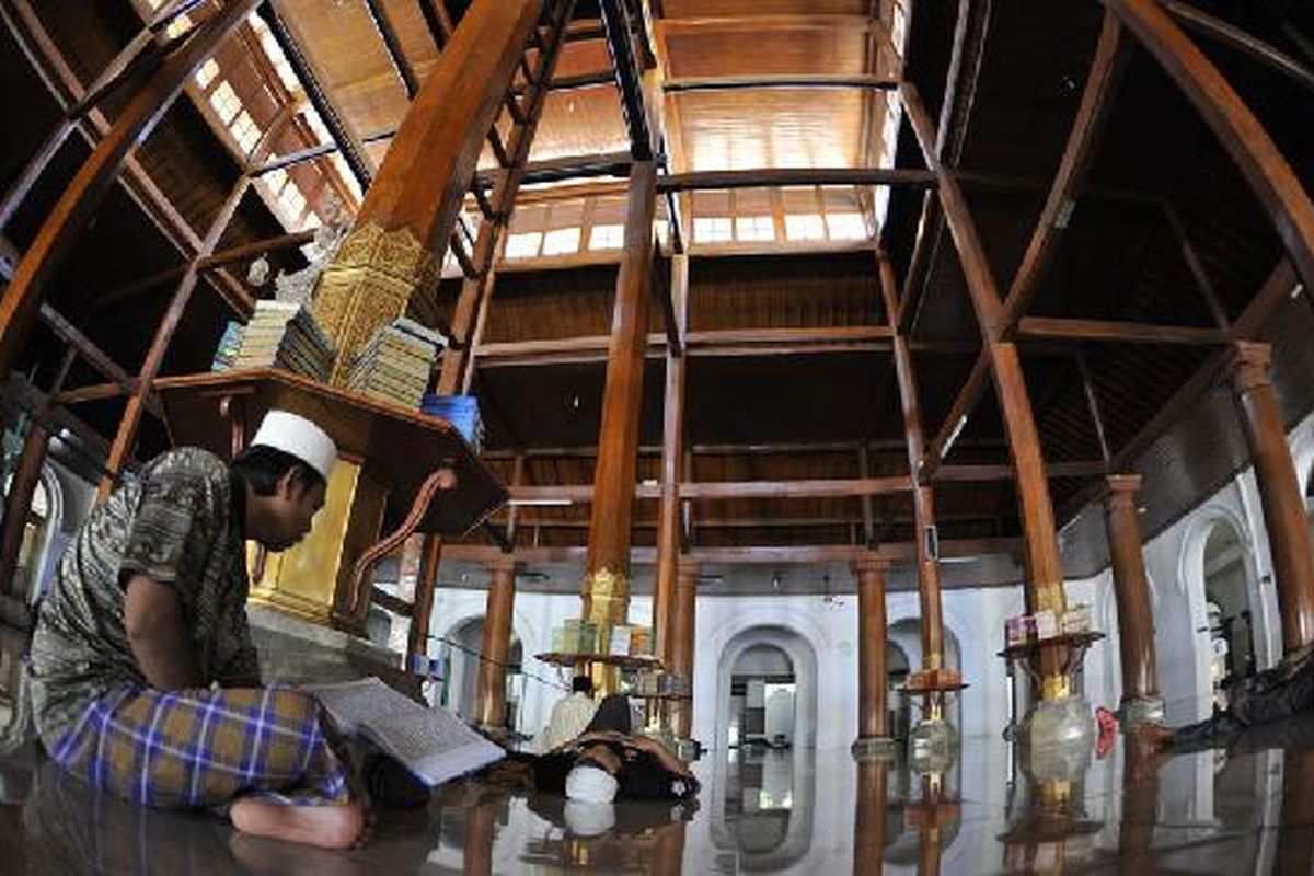 Iktikaf adalah, 10 malam terakhir Ramadhan, 10 hari terakhir Ramadhan, 10 Malam Terakhir Ramadhan, Ini Rekomendasi Masjid untuk Iktikaf di Surabaya, 1. Masjid Ampel, 2. Masjid Al-Akbar Surabaya, 3. Masjid Al Falah Surabaya, 4. Masjid Rahmat Kembang Kuning, 5. Masjid Muhammad Cheng Hoo