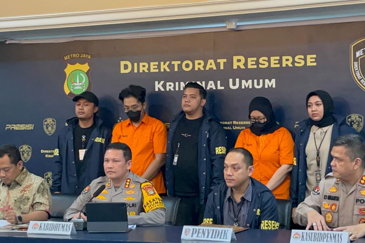 paket pernikahan, Jakarta, Ayu Puspita, paket pernikahan murah, Dibalik Paket Pernikahan Murah: Kisah Penipuan WO Ayu Puspita, Modus Penipuan dengan Tawaran Paket Pernikahan Murah, Skema Ponzi Berujung Kerugian Ratusan Korban, Korban Penipuan Juga Terdampak Vendor, Dimas Berperan Aktif dalam Penggunaan Uang Korban, Waspada Terhadap Penipuan Wedding Organizer Murah