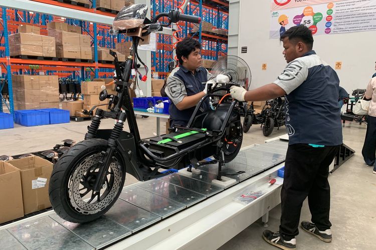 Himbara, pembiayaan, motor listrik, Dana Rp 200 Triliun Himbara Berpotensi Dorong Pembiayaan Motor Listrik