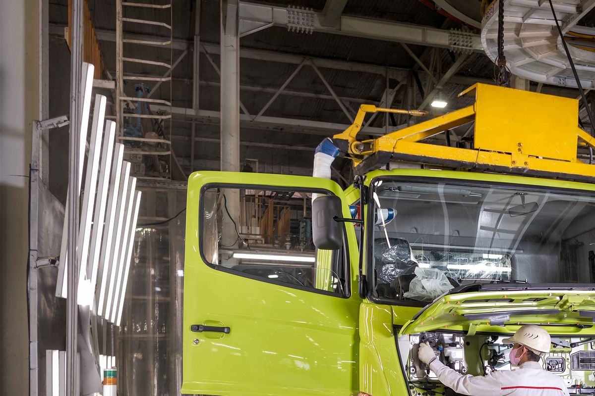 truk, Hino, Hino 43 Tahun di Indonesia: Inovasi, Pabrik Lokal, dan Kontribusi Nasional