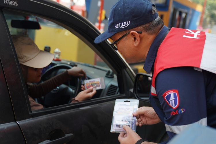 kartu uang elektronik, e-toll, arus mudik, Tol Trans Jawa, Jasamarga, jalan tol, Mudik Lewat Tol Trans Jawa, Jangan Gonta-ganti Kartu E-Toll