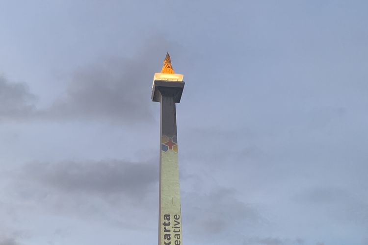 Video Mapping Monas, wisata monas, Wisata Jakarta, air mancur menari monas, liburan di monas, cerita liburan di monas, cerita wisatawan di monas, Cerita Wisatawan Rela ke Monas dari Tasikmalaya demi Air Mancur Menari