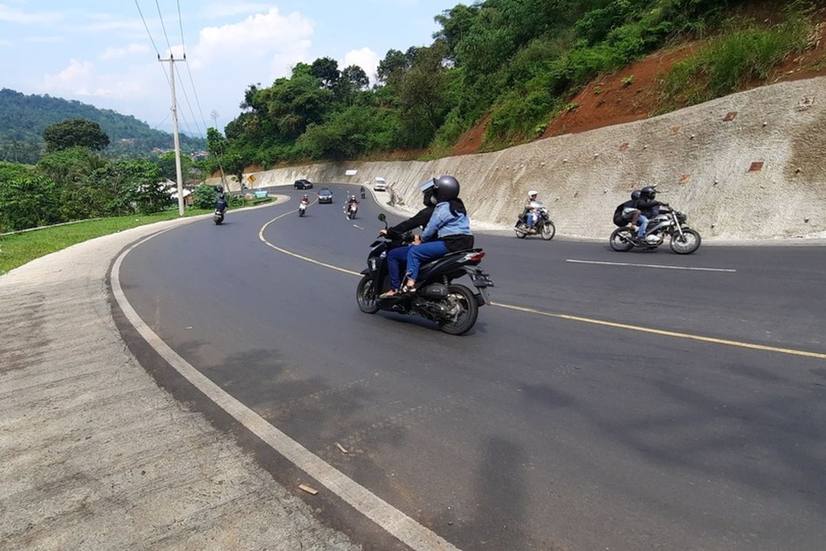 motor matik, tanjakan, teknik berkendara, Begini Cara Aman Lewati Tanjakan dengan Motor Matik