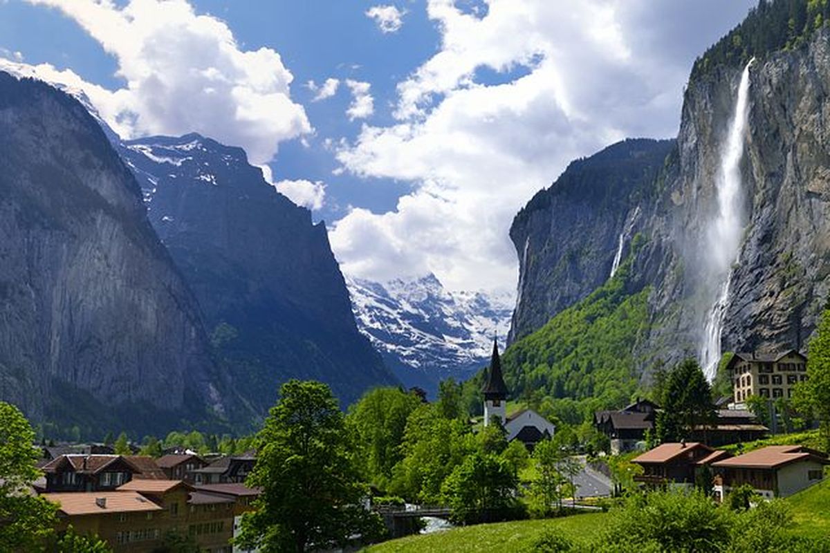 Lauterbrunnen, el rumi dan syifa hadju, el rumi lamar syifa hadju, El Rumi lamar Syifa Hadju di Swiss, Syifa Hadju Dilamar El Rumi di Tempat Impiannya, Ini Keindahan Lauterbrunnen di Pegunungan Alpen Swiss, Lauterbrunnen, Lembah 72 air terjun di Pegunungan Alpen, Keindahan alam dan daya tarik Lauterbrunnen, Asal-usul dan sejarah Lauterbrunnen, Awal mula pariwisata Alpen