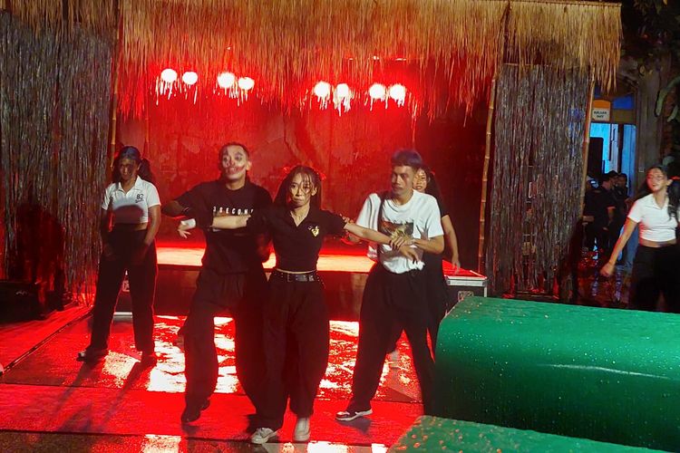 halloween, Saloka Theme Park, saloka theme park semarang, halloween 2025, Tak Menyeramkan, Hantu di Saloka Theme Park Diajak Foto Manusia