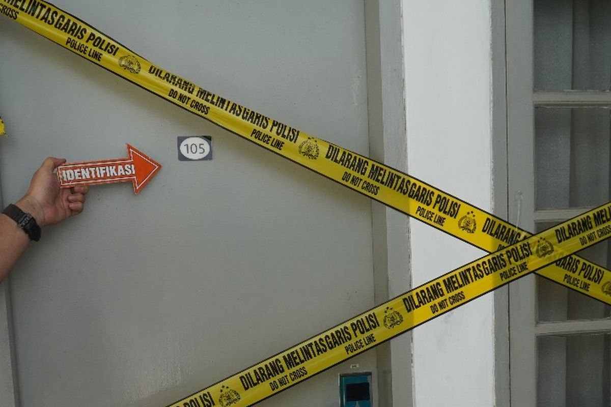 Kemlu, kemlu, diplomat kemlu, diplomat kemlu meninggal, diplomat kemlu dilakban, kematian diplomat kemlu, Diplomat Kemlu Terekam CCTV Naik ke Rooftop Kantor Malam Sebelum Tewas, Terekam Naik ke Rooftop Gedung Kemlu, Ditemukan Tewas di Kamar Kos, Kepala Dililit Lakban, Polisi Periksa 15 Saksi, Termasuk Rekan Kerja, Penyelidikan Lanjut dan Komitmen Transparansi, Masih Banyak Tanda Tanya