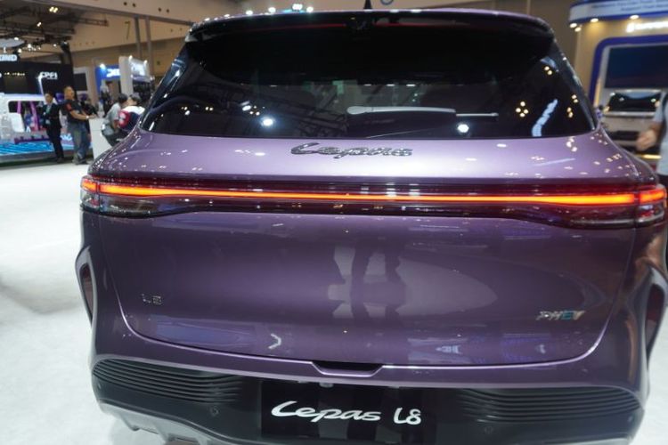 Lepas, Lepas L8, mobil china, plug in hybrid, lepas, mobil elektrifikasi, Konsumsi BBM Lepas L8 Diklaim Tembus 67 Km per Liter