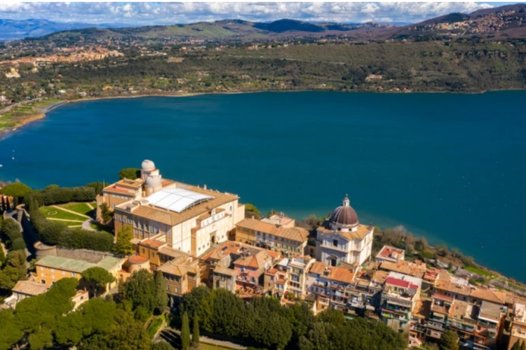 Paus Leo XIV, Kastil Gandolfo, liburan musim panas, Villa Barberini, Castel Gandolfo, Paus Leo XIV Habiskan Liburan Musim Panas di Kastil Gandolfo Italia