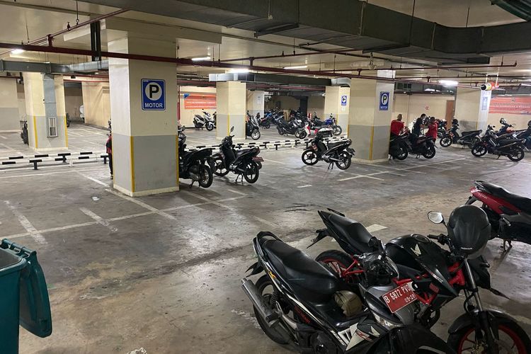 parkir motor, ojek online, ojol, Viral Parkir Motor PIM Jauh dari Mal, Ini Kata Asosiasi Parkir