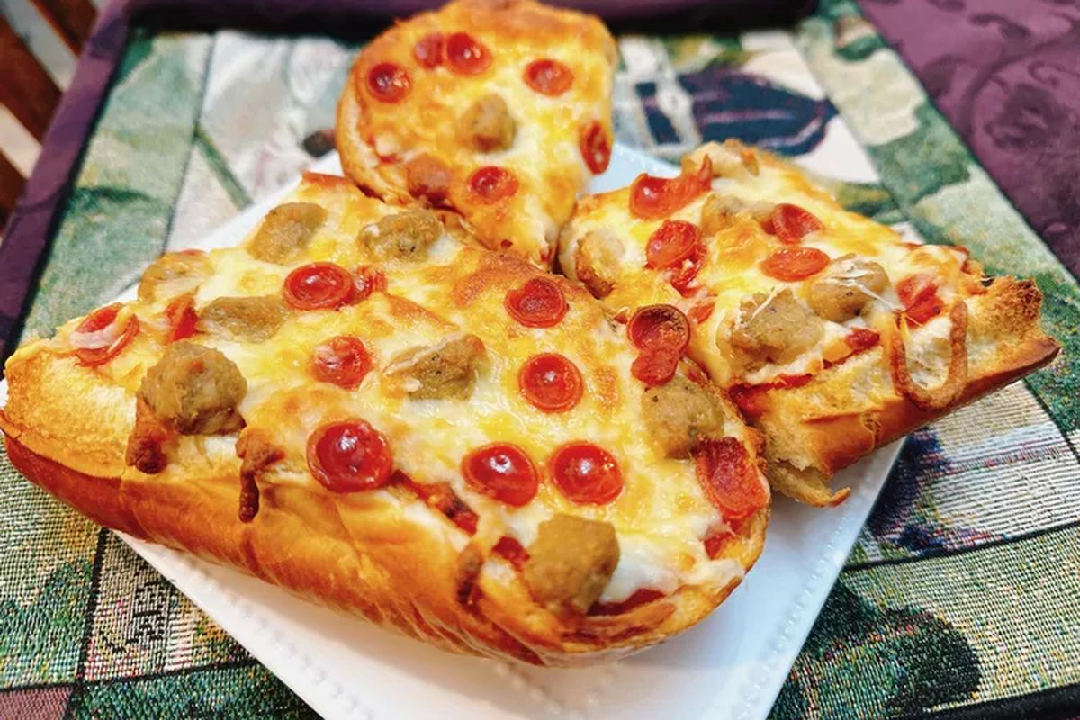 sisa roti tawar, pizza roti tawar, Resep pizza roti tawar, resep pizza roti tawar, pizza roti tawar teflon, pizza roti tawar tanpa oven, pizza sisa roti tawar, Sisa Roti Tawar Bisa Dibikin Pizza Enak Tanpa Oven, Ini Resep Lengkapnya!