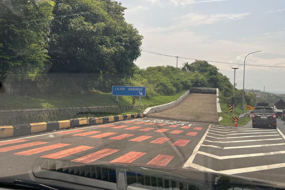 jalur penyelamat, Jalur penyelamat darurat, rem blong, Cara Aman Masuk Jalur Penyelamat Saat Mengalami Rem Blong di Jalan Tol
