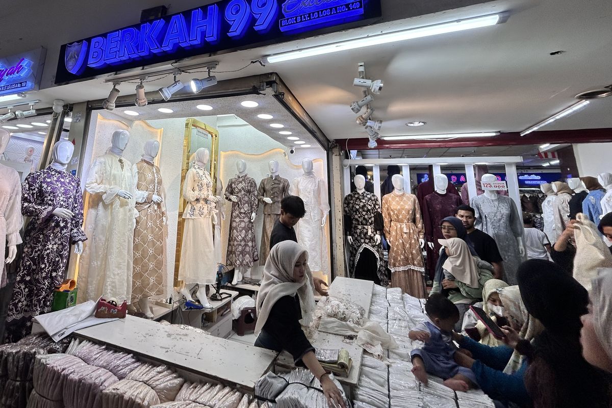 Gamis Bini Orang, Pusat Grosir Metro Tanah Abang, baju lebaran, Pusat Grosir Tanah Abang, Gamis Bini Orang hingga Katun Dobby, Baju Lebaran yang Banyak Diburu di Tanah Abang