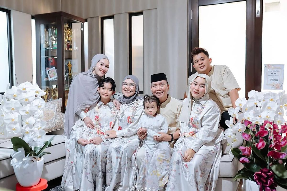 Ayu Ting Ting, Idul Adha, Ria Miranda, idul adha, ootd idul adha, idul adha 2025, Idul Adha 1446 H, outfit idul adha, Ayu Ting Ting dan Keluarga Kompak Pakai Koleksi Ria Miranda Saat Idul Adha 2025