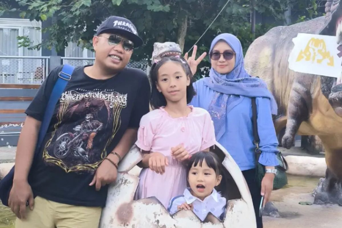 Hari Ibu, perjuangan ibu, Perjuangan seorang ibu, kuat itu ibu, ibu hebat, Jadi Support System Istri, Ansharuddin Sebut Sosok Ira adalah Ibu yang Hebat, Momen berat saat mengikuti seleksi CPNS, Belajar adil untuk dua anak, Dukungan sederhana yang jadi penting, Rasa bangga yang tidak pernah berkurang, Harapan untuk istri dan diri sendiri