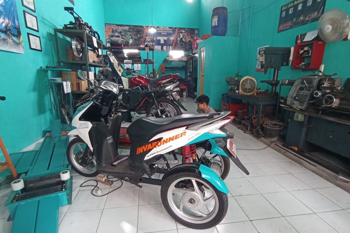 ekosistem kendaraan listrik, pelatihan teknis, Montir Motor Listrik Andal: Kunci Sukses Konversi 120 Juta Unit