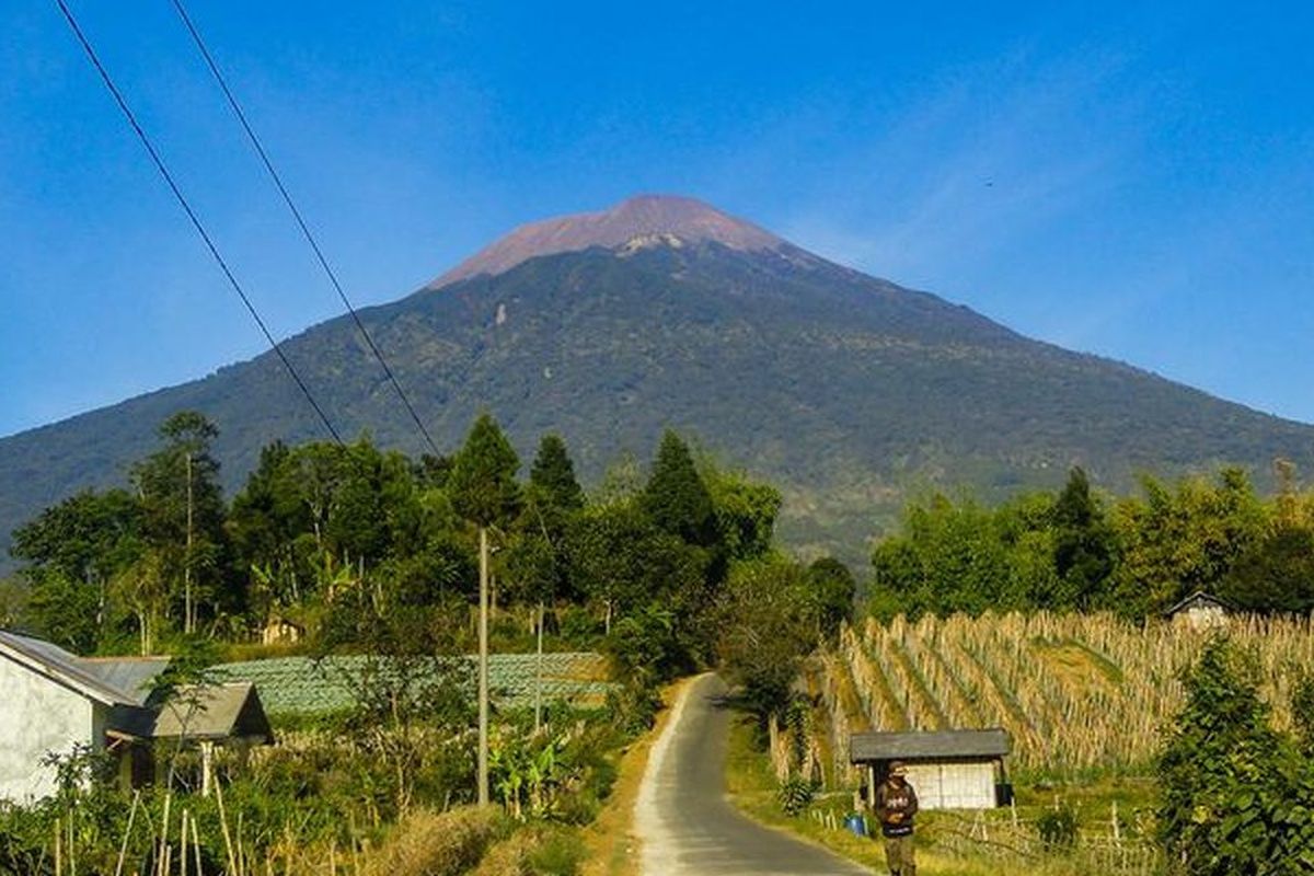 Purbalingga, wisata, 5 Rekomendasi Wisata Alam di Purbalingga untuk Libur Lebaran, 1. D’Las Lembah Asri Serang, 2. Situ Tirta Marta, 3. Goa Lawa, 4. Curug Karang, 5. Pendakian Gunung Slamet