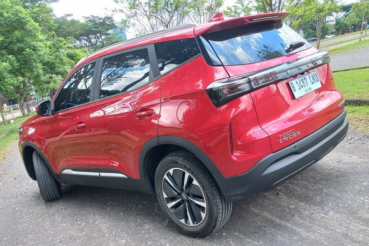 desain futuristik, SUV modern, Chery Tiggo Cross CSH, Kombinasi Gaya dan Fungsi, Chery Tiggo Cross CSH: SUV Modern yang Memikat, Lampu Futuristik, Proporsi Kokoh dan Dinamis, Desain Crossover, Buritan Sporty, Kesimpulan