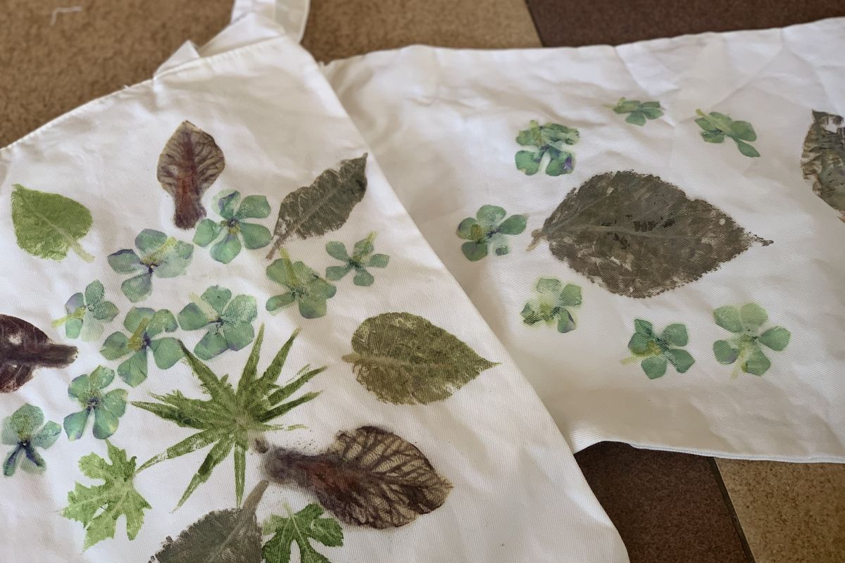 ecoprint adalah, ecoprint tote bag, ecoprint merupakan metode pewarnaan tekstil yang unik karena, metode ecoprint ada berapa, metode ecoprint dan bahan bahan yang diperlukan, Bisa Jadi Ide Aktivitas Wisata Seni, Apa Itu Ecoprint?