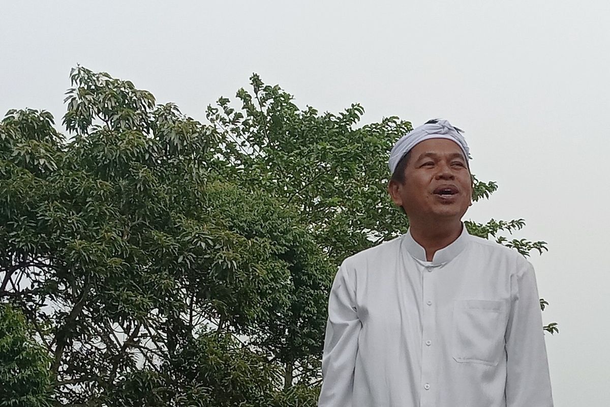 Dedi Mulyadi, Open House Dedi Mulyadi di Gedung Pakuan, Warga Bisa Silaturahmi dan Nikmati Jamuan Lebaran, Apakah open house terbuka untuk semua masyarakat?, Apakah pejabat daerah wajib hadir?, Di mana lokasi shalat Idul Fitri Gubernur Jawa Barat?, Mengapa lokasi shalat Id dipindahkan?