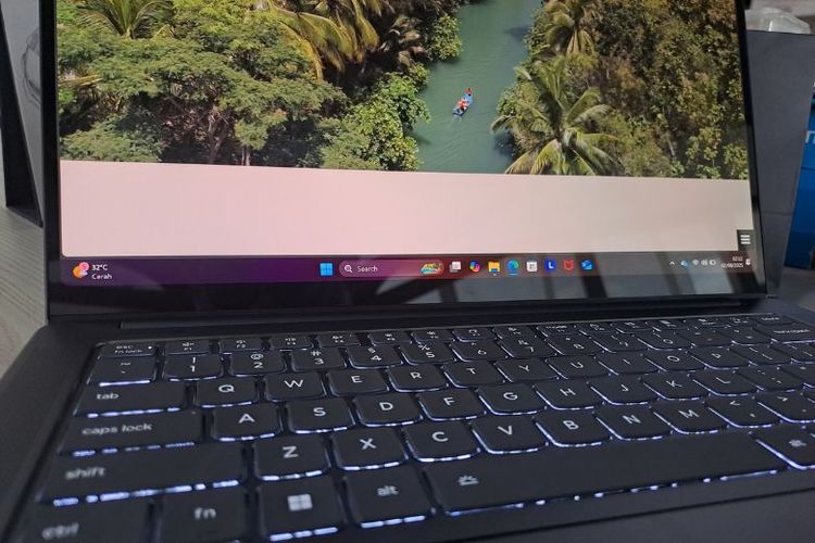 Lenovo, laptop lenovo, laptop, Intel Core Ultra, laptop AI, Yoga Pro 7i Aura Edition, prosesor Intel Core Ultra, Review Yoga Pro 7i Aura Edition, Tipis, Elegan, dan Dilengkapi Teknologi AI, 1. Desain premium, portabel, dan tangguh, 2. Layar OLED 3K memanjakan mata, 3. Performa tinggi untuk produktivitas , 4. Teknologi AI yang adaptif, 5. Daya tahan baterai dan pengisian cepat